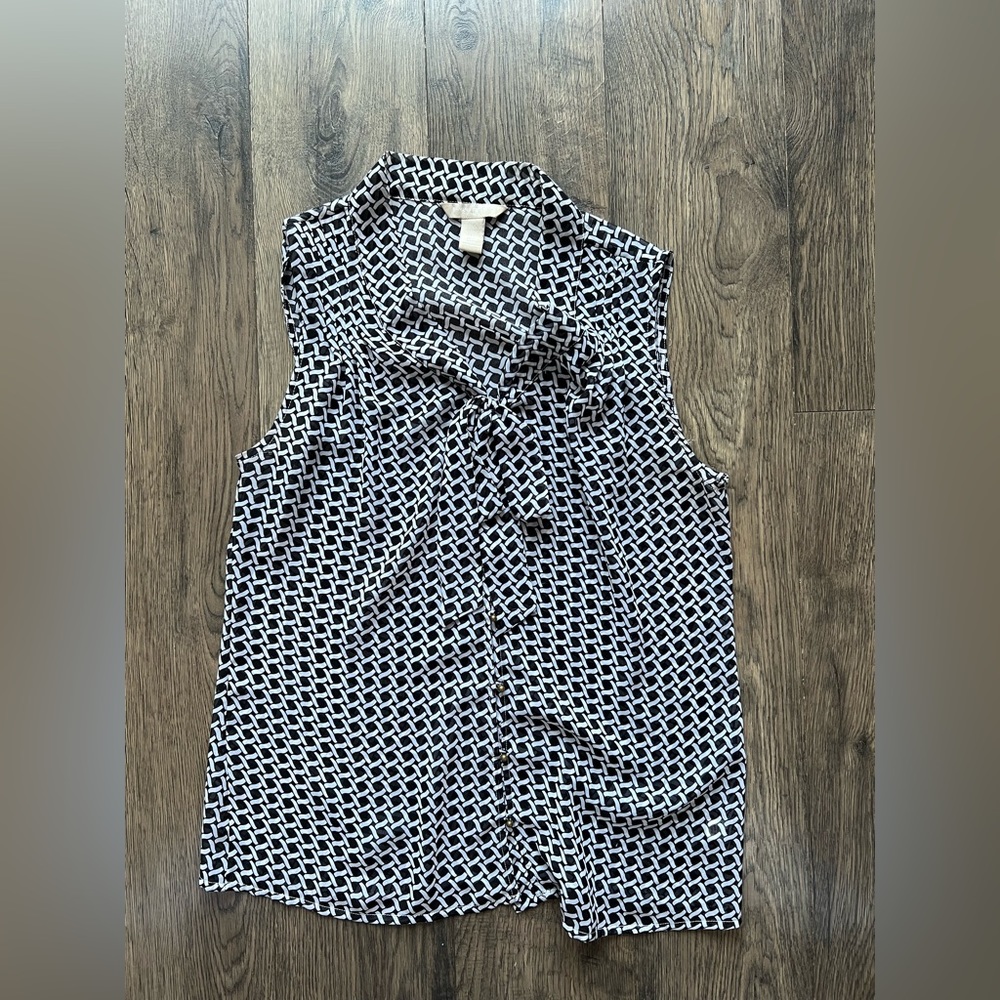 Black and White Banana Republic Tank Shirt - Size Medium